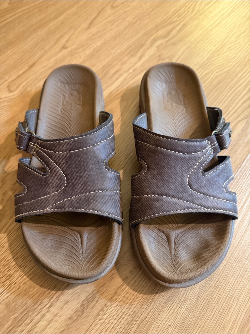 KuaiLu Women’s Brown Slide Sandals with Adjustable Buckle Strap